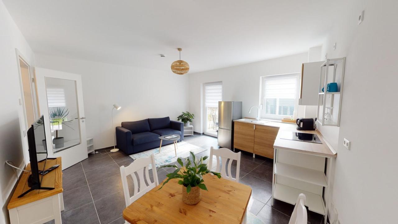 Travel Art Boardinghouse Aparthotel Нойрупин Екстериор снимка